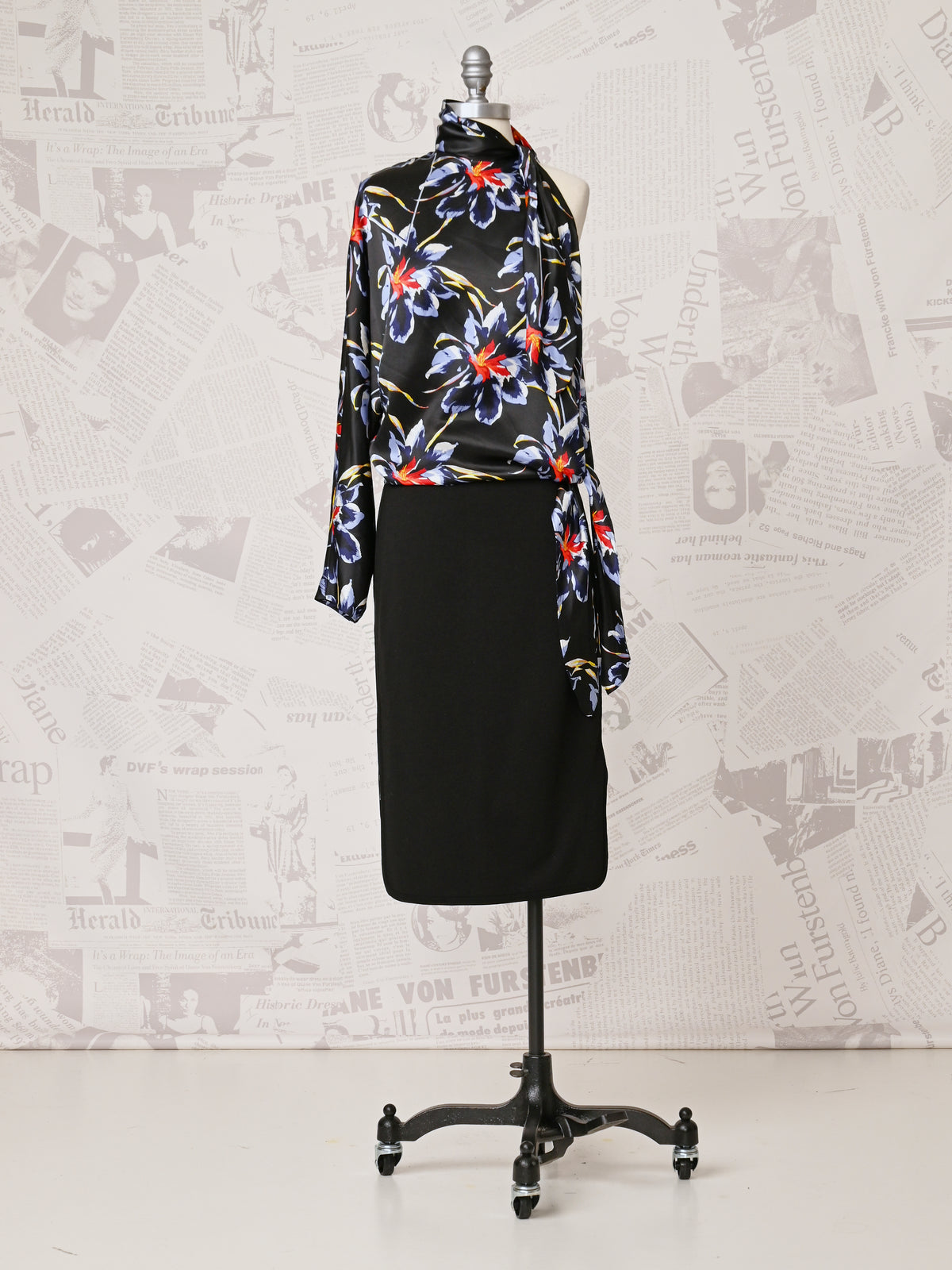 Silk Black Asymmetrical Top - DVF Vintage – Diane von Furstenberg
